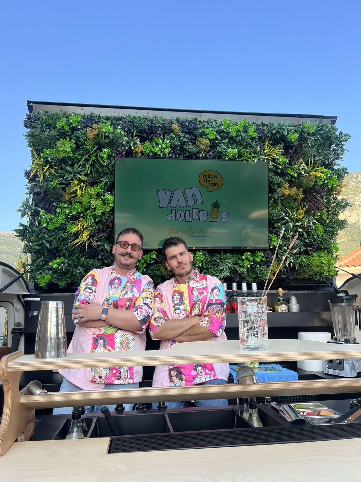 The Vandoleros team at the bar